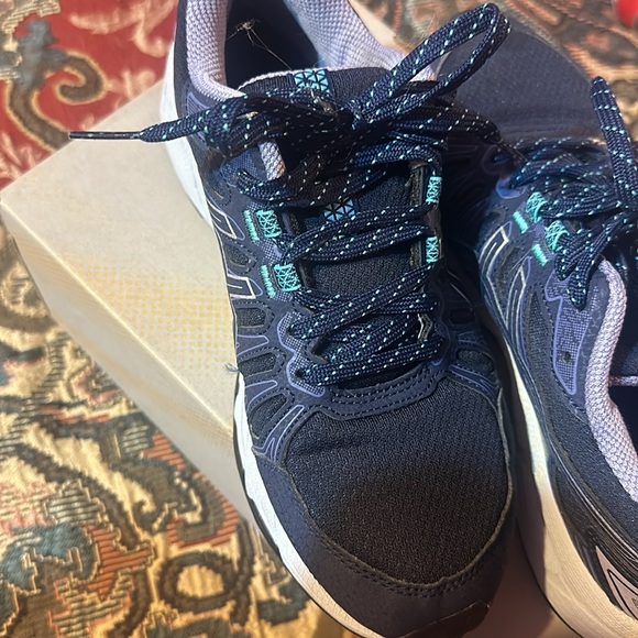 ASICS - Picture 2 of 3